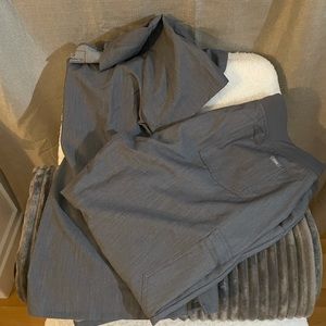 FIGS Scrub set in Grey